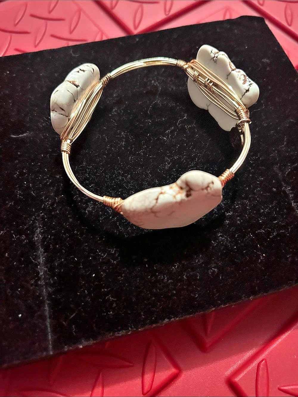 Stone Gold-Tone Wire Bracelet Like New